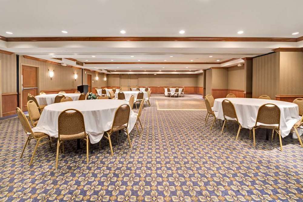 Clarion Hotel Park Central 댈러스 시설 사진